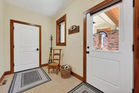 Entry Way - 3324 NW Shevlin Rdg, Bend, OR 97703 photo 4 of 4