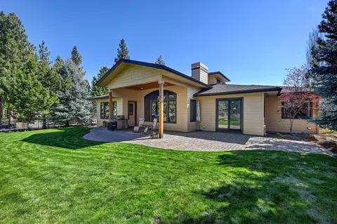 Exterior - 3324 NW Shevlin Rdg, Bend, OR 97703 photo 4 of 10