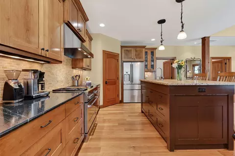 Kitchen - 3324 NW Shevlin Rdg, Bend, OR 97703 photo 3 of 4