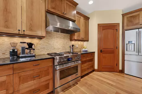 Kitchen - 3324 NW Shevlin Rdg, Bend, OR 97703 photo 4 of 4