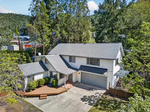 1635 NE Beacon Dr, Grants Pass, OR 97526