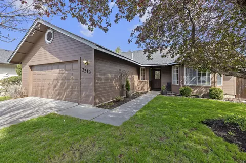 2213 NW Ivy Ave, Redmond, OR 97756
