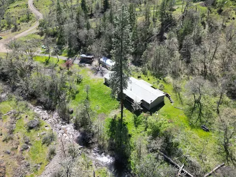 9445 E Antelope Rd, Eagle Point, OR 97524 photo 2
