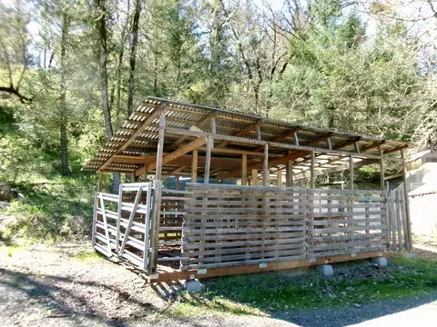 9445 E Antelope Rd, Eagle Point, OR 97524 photo 4