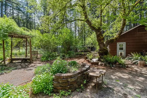 27562 Redwood Hwy, Cave Junction, OR 97523