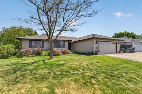 3090 Cheltenham Way, Medford, OR 97504