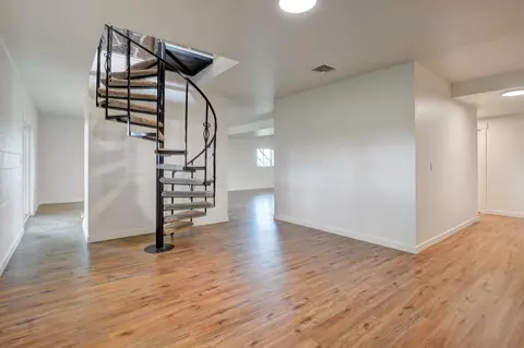 Entry Way - 1015 Palima Dr, Eagle Point, OR 97524 photo 2 of 4