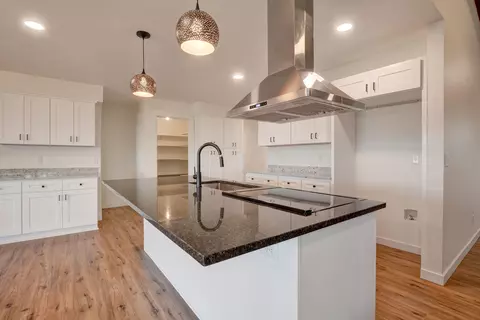Kitchen - 1015 Palima Dr, Eagle Point, OR 97524 photo 7 of 7
