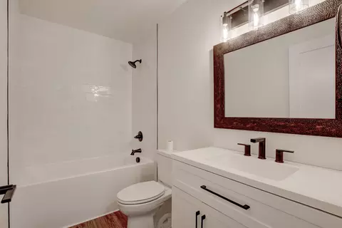 Bath - 1015 Palima Dr, Eagle Point, OR 97524 photo 1 of 3