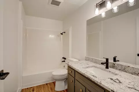 Bath - 1015 Palima Dr, Eagle Point, OR 97524 photo 3 of 3
