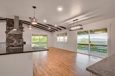 Living - 1015 Palima Dr, Eagle Point, OR 97524 photo 1 of 13