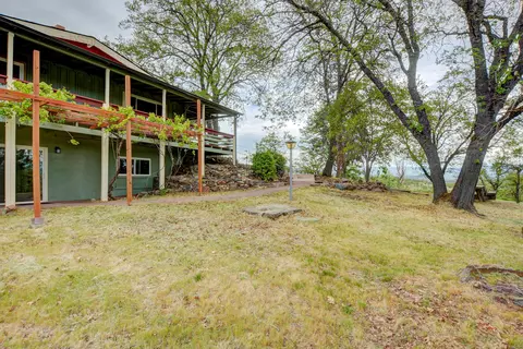 Exterior - 1015 Palima Dr, Eagle Point, OR 97524 photo 4 of 24