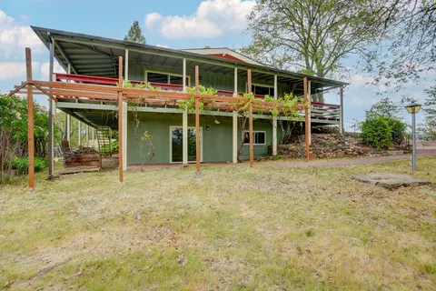 Exterior - 1015 Palima Dr, Eagle Point, OR 97524 photo 22 of 24