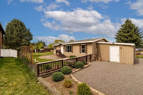 2207 SW 22nd St, Redmond, OR 97756