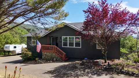 381 Pinetop Ter, Shady Cove, OR 97539