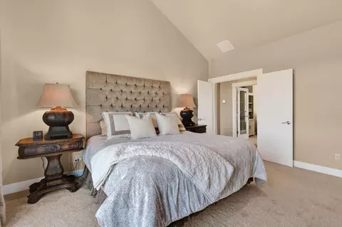 Bedroom - 66355 Barr Rd, Bend, OR 97703 photo 2 of 4