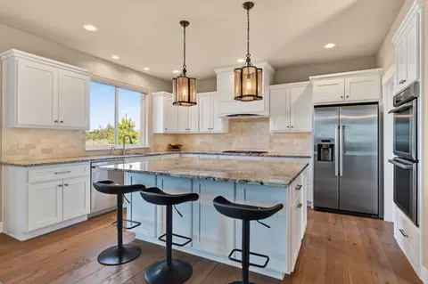 Kitchen - 66355 Barr Rd, Bend, OR 97703 photo 1 of 7
