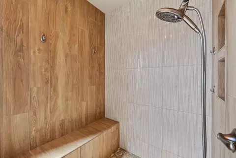 Bath - 66355 Barr Rd, Bend, OR 97703 photo 5 of 9