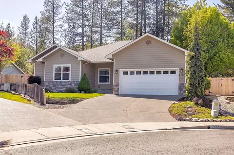 2737 SW Trinity Way, Grants Pass, OR 97527