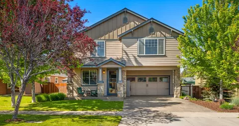 2910 NE Jackdaw Dr, Bend, OR 97701