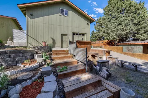Exterior - 20607 Independence Way, Bend, OR 97701 photo 9 of 11