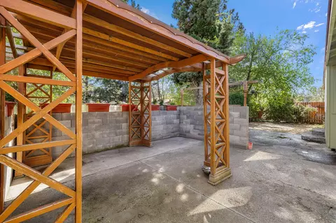 Exterior - 20607 Independence Way, Bend, OR 97701 photo 3 of 11