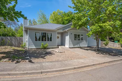 147 Blue Heron Ln, Ashland, OR 97520