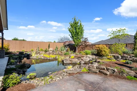 Exterior - 983 Pumpkin Ridge Dr, Eagle Point, OR 97524 photo 10 of 19