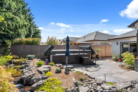 Exterior - 983 Pumpkin Ridge Dr, Eagle Point, OR 97524 photo 14 of 19