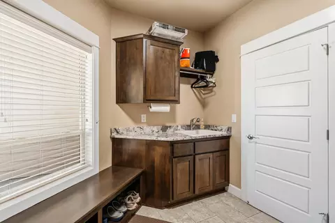 Other - 983 Pumpkin Ridge Dr, Eagle Point, OR 97524 photo 6 of 10