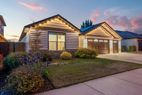 Exterior - 983 Pumpkin Ridge Dr, Eagle Point, OR 97524 photo 5 of 19