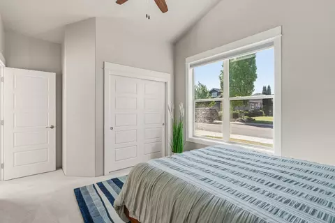 Bedroom - 983 Pumpkin Ridge Dr, Eagle Point, OR 97524 photo 3 of 5