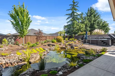 Exterior - 983 Pumpkin Ridge Dr, Eagle Point, OR 97524 photo 13 of 19