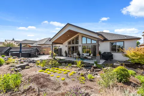 Exterior - 983 Pumpkin Ridge Dr, Eagle Point, OR 97524 photo 15 of 19
