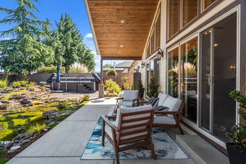 Exterior - 983 Pumpkin Ridge Dr, Eagle Point, OR 97524 photo 11 of 19