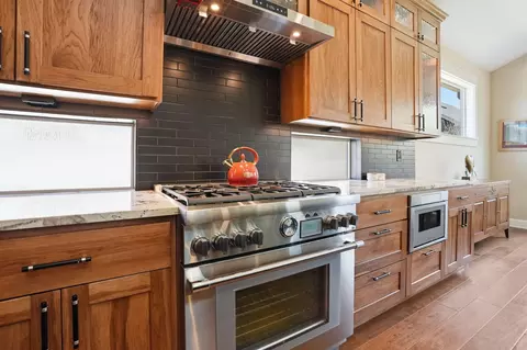 Kitchen - 61065 Manhae Loop, Bend, OR 97702 photo 4 of 11