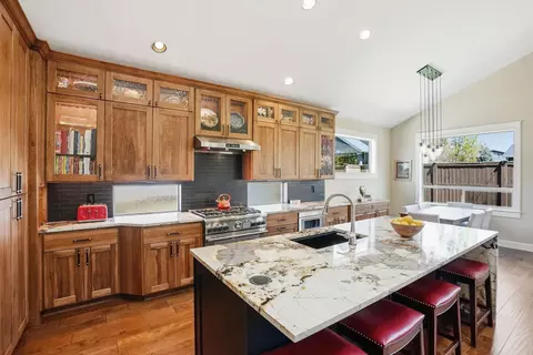 Kitchen - 61065 Manhae Loop, Bend, OR 97702 photo 5 of 11