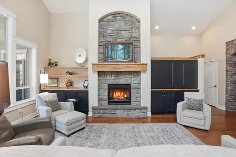 Living - 61065 Manhae Loop, Bend, OR 97702 photo 2 of 6