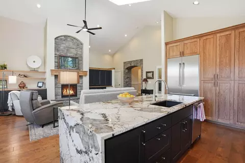 Kitchen - 61065 Manhae Loop, Bend, OR 97702 photo 6 of 11
