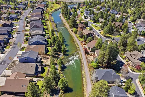 View/Area - 61065 Manhae Loop, Bend, OR 97702 photo 7 of 9
