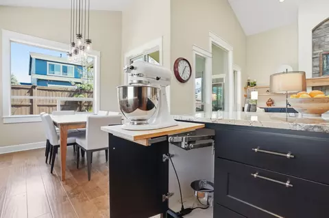 Kitchen - 61065 Manhae Loop, Bend, OR 97702 photo 9 of 11