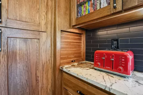 Kitchen - 61065 Manhae Loop, Bend, OR 97702 photo 10 of 11