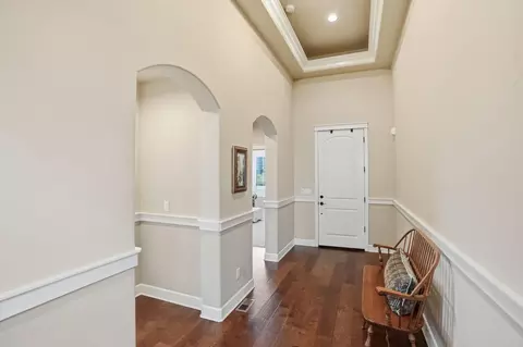 Entry Way - 61065 Manhae Loop, Bend, OR 97702 photo 2 of 3