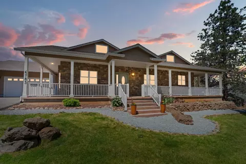 6783 Rogue River Dr, Shady Cove, OR 97539