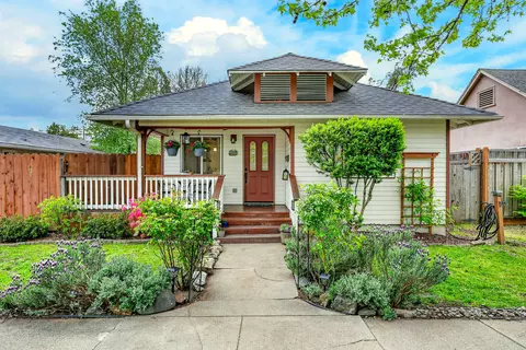 1117 W 9th St, Medford, OR 97501