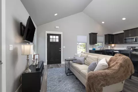 Entry Way - 20134 Carson Creek Ct, Bend, OR 97702 photo 1 of 1