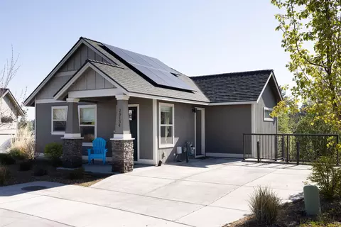 Exterior - 20134 Carson Creek Ct, Bend, OR 97702 photo 2 of 7