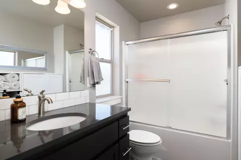Bath - 20134 Carson Creek Ct, Bend, OR 97702 photo 1 of 1