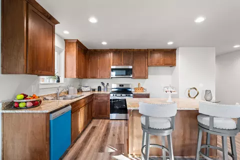 Kitchen - 4730 Gebhard Rd, Central Point, OR 97502 photo 4 of 4