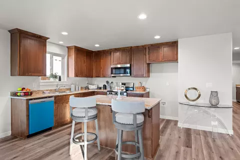 Kitchen - 4730 Gebhard Rd, Central Point, OR 97502 photo 1 of 4